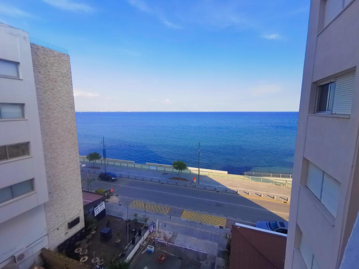 Flirty Flamingo Seaview Seafront Apartment Larnaca Exterior foto